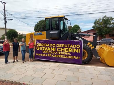 Nosso município recebeu uma Pá Carregadeira do Deputado Giovani Cherini.